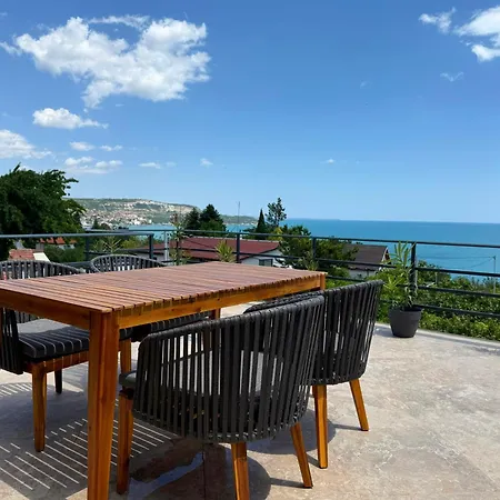 Dilana Villa *